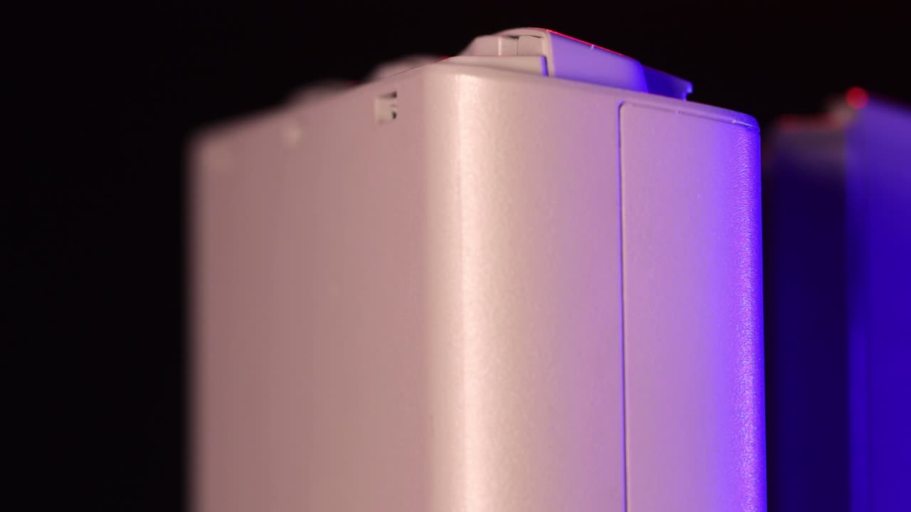 지속 가능한 충전식 배터리, 회전 동작으로 보기 닫기