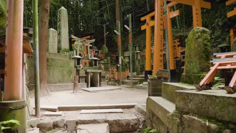 Zona-Exterior-Del-Santuario-Fushimi-Inari-taisha-En-Fushimi-ku,-Kyoto,-Japón