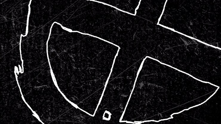 Animazione di forme geometriche disegnate a mano su lavagna nera