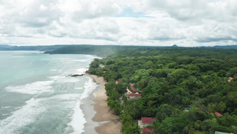 4k-Luftdrohnenaufnahme-Des-Leeren-Strandes-Von-Tambor-In-Costa-Rica