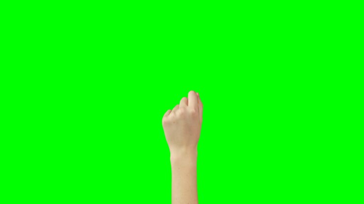 Persona che fa un gesto con la mano su sfondo green screen