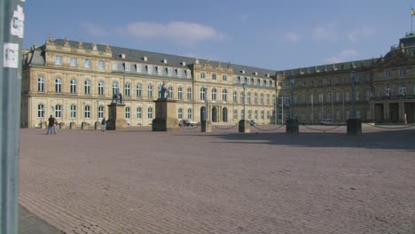 Vollständiger-Gebäudeschwenk,-Schlossplatz-In-Der-Innenstadt-Von-Stuttgart-In-4K,-Rotes-Komodo-Cooke-Mini-S4i-Objektiv-In-Premiumqualität-|-Nachricht