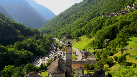 tiro de drone de lavertezzo suiza volando más allá de la madonna degli angeli