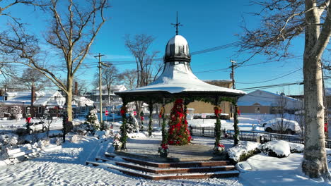 christmas snow in american town