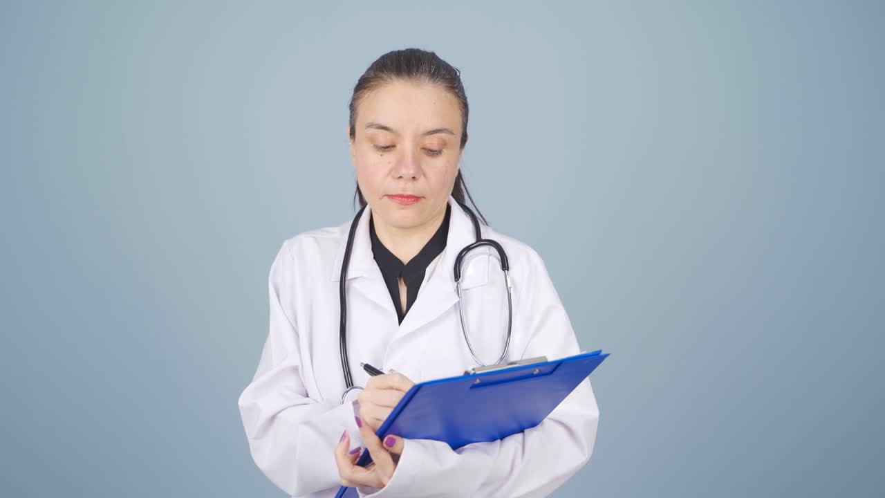 Psichiatra che prende appunti