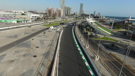 Drone-Flyover-Gran-Premio-Fórmula-1-Arabia-Saudita-2023-Circuito-De-Pista-Frente-A-La-Playa,-4k-Jeddah