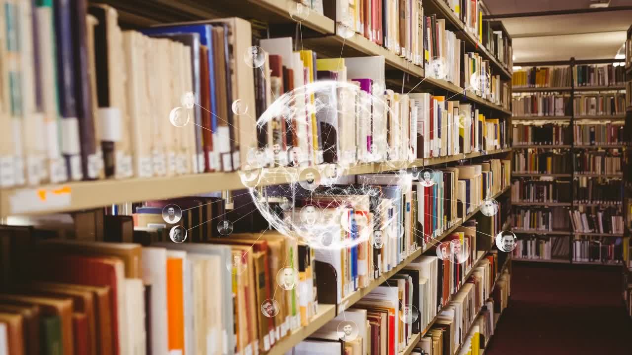 animación del globo con una red de conexiones sobre estantes con libros en la biblioteca