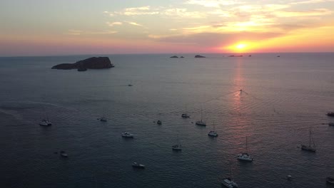 puesta de sol en cala comte, ibiza, españa