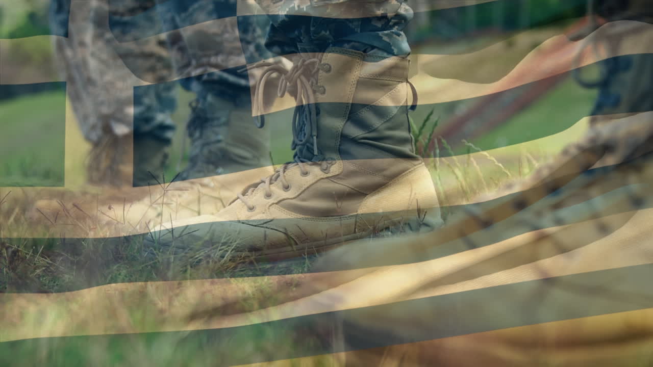 animación de la bandera de grecia sobre varios soldados varones