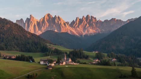 sunset time lapse from the iconic santa magdalena viewpoint in the italian dolomites