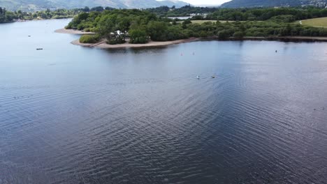 Paddle-Boarder-Auf-Dem-See