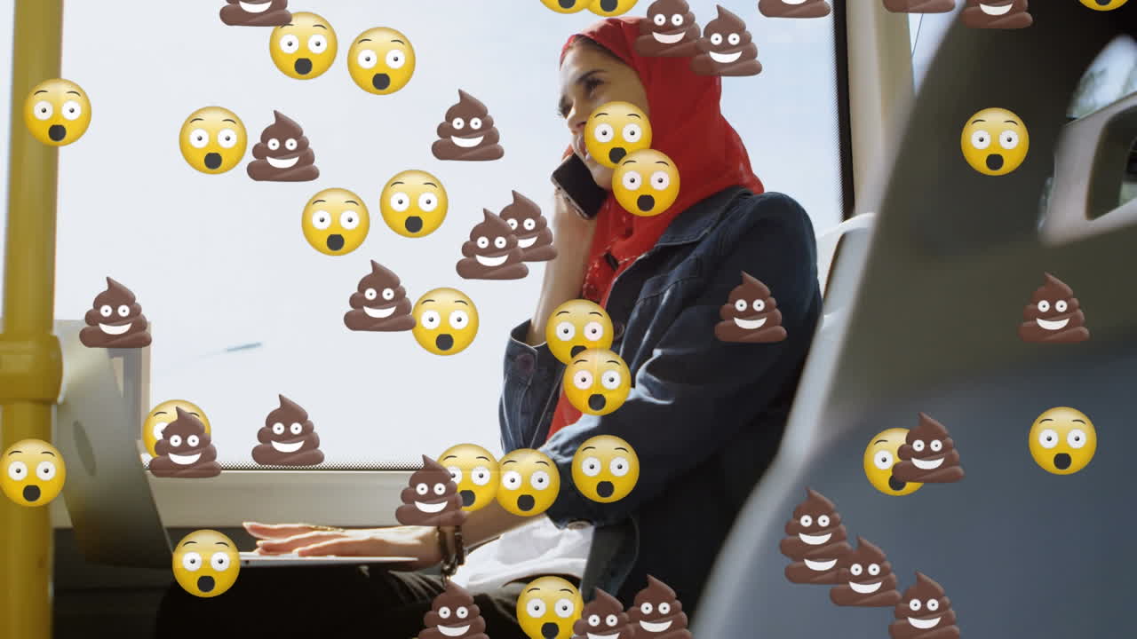 анимация падающих эмодзи над женщиной в хиджабе с помощью смартфона