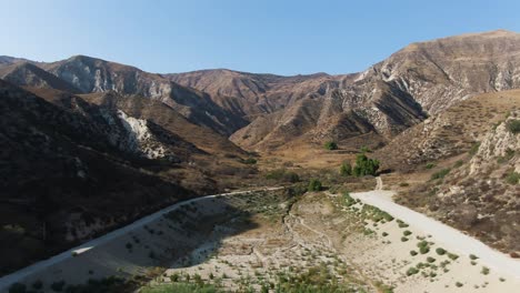 depósito vacío y seco en piru, california