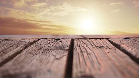 Holzterrasse-Mit-Blick-Auf-Einen-Sonnenuntergang