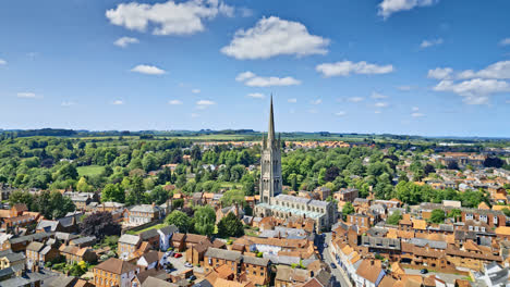 Un-Vídeo-Aéreo-Te-Lleva-Por-Encima-De-Louth,-Lincolnshire,-Un-Tesoro-Medieval.