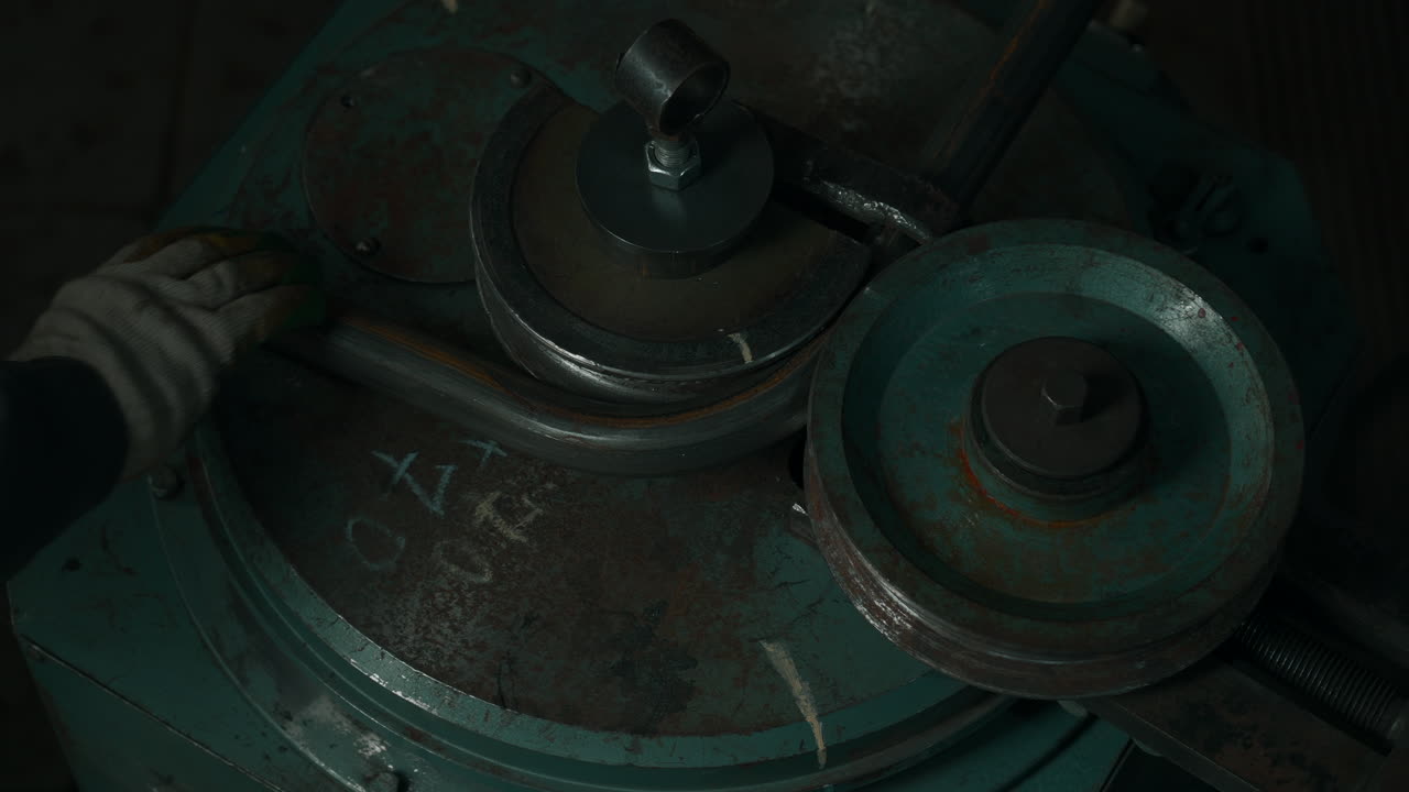 금속 파이프 구부리는 기계