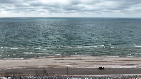 Moving-sideways-to-show-the-capping-waves-during-a-Winter-Storm