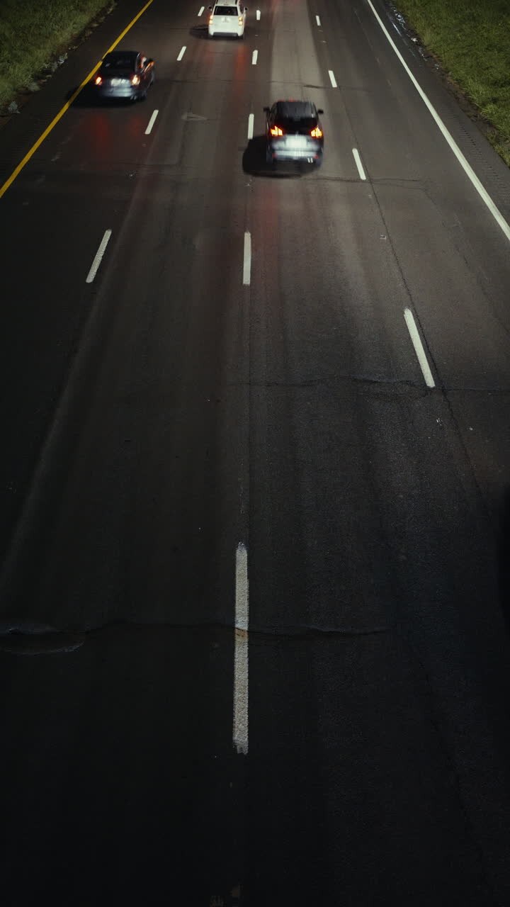 traffico autostradale notturno