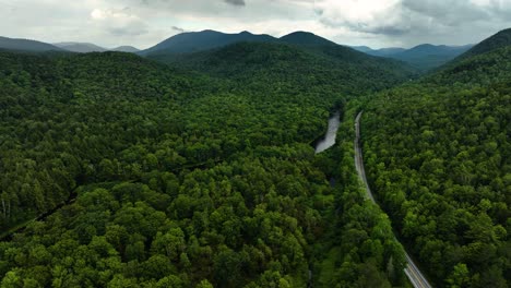 Wildnis-In-Den-Upstate-Mountains-In-New-York