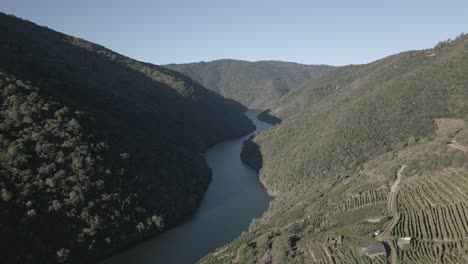 La-Belleza-Del-Cañón-Del-Sil-Y-La-Ribeira-Sacra-En-Un-Día-De-Finales-De-Verano