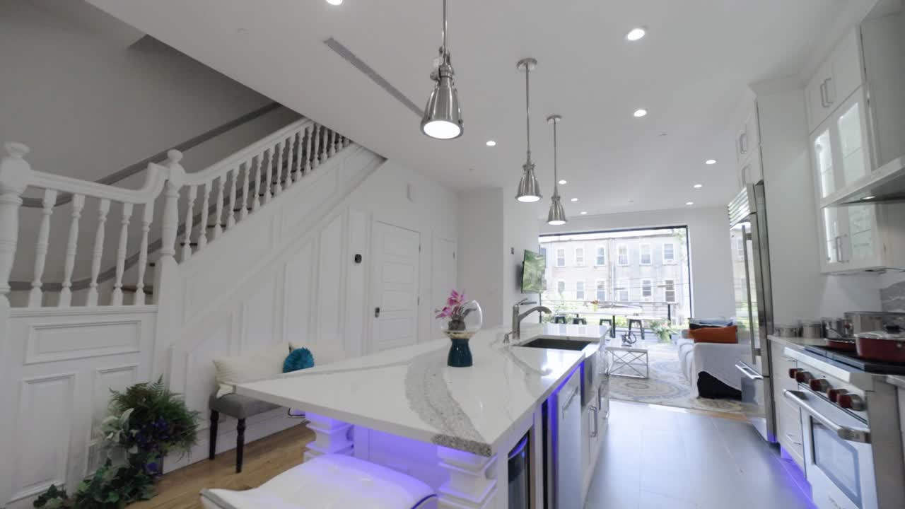 hermosas propiedades inmobiliarias de lujo de brooklyn blanco, cocina de diseño elegante, vida abierta