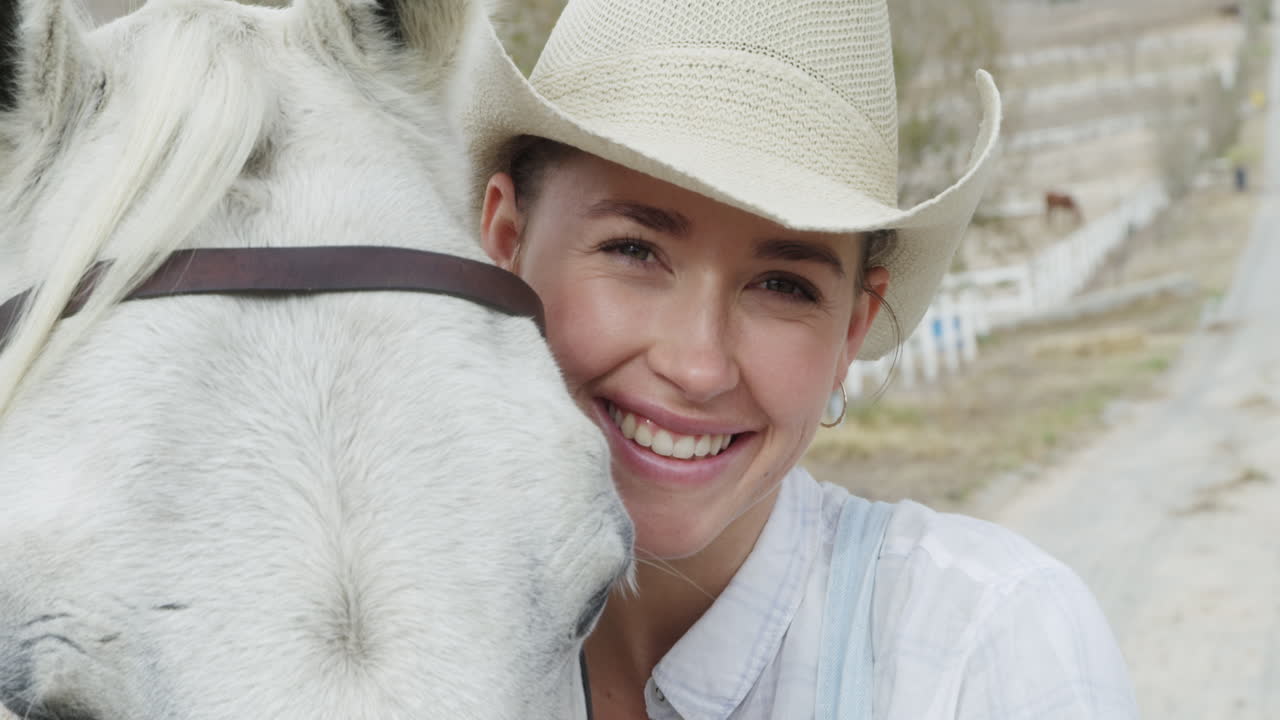caballo feliz, dueño feliz