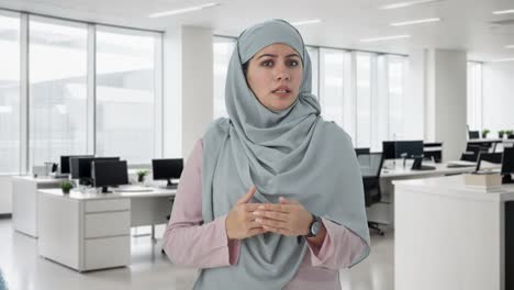 muslim businesswoman talking to the camera