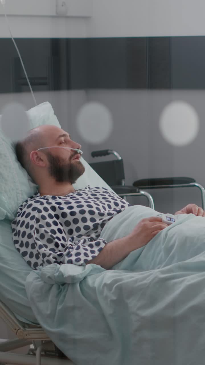 Vertical video: Medical woman nurse showing bones radiography examining sickness symptom