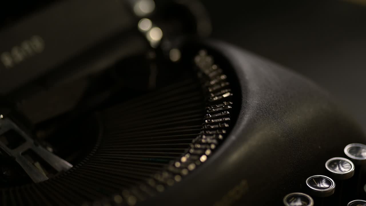 макрописьменные строки старинной пишущей машины, ретро-письменные шрифты