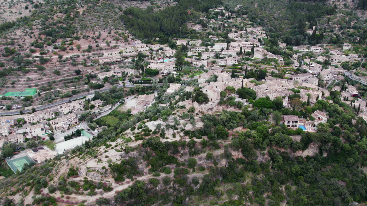 Villaggi su Cala Deià nella Serra de Tramuntana, isola spagnola di Maiorca