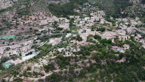 Villages-On-Cala-Deia-In-The-Serra-de-Tramuntana,-Spanish-Island-Of-Mallorca