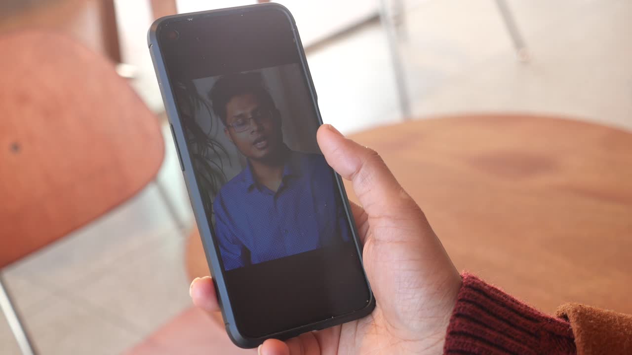 persona en una llamada de video