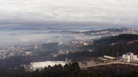 Mirador-Pintoresco-En-Portugal-En-Una-Mañana-Brumosa---Drone-Aéreo