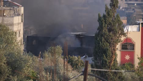 Smoke-shrouds-a-neighbourhood-houses-in-Gaza-in-aftermath-of-Israeli-bombing