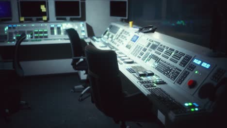 equipo de la sala de control central vacía