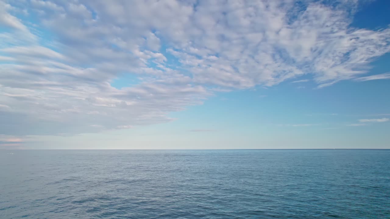 지중해의 잔잔한 파도