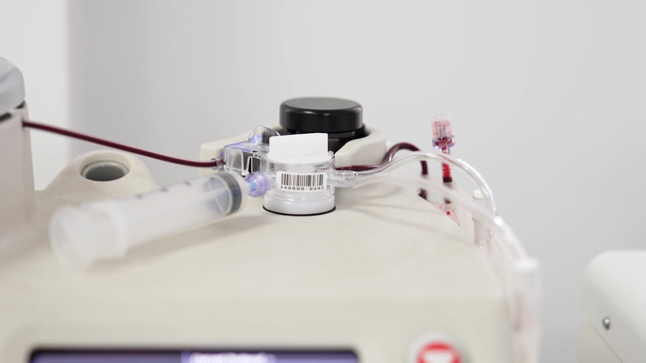 Macchina moderna con centrifuga per l'estrazione del plasma. Preparazione della concentrazione di PRP. Primo piano.