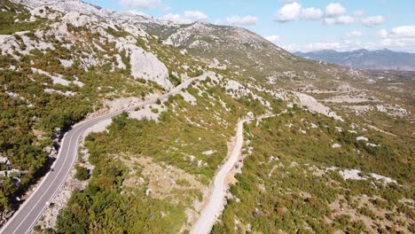 Malerische-Straße-Vom-Nationalpark-Paklencia-Zum-Festland-Kroatiens---Luftdrohnenansicht