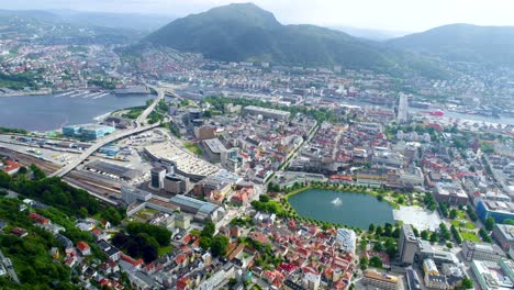 Bergen-Es-Una-Ciudad-Y-Municipio-De-Hordaland,-En-La-Costa-Oeste-De-Noruega.-Bergen-Es-La-Segunda-Ciudad-Más-Grande-De-Noruega.