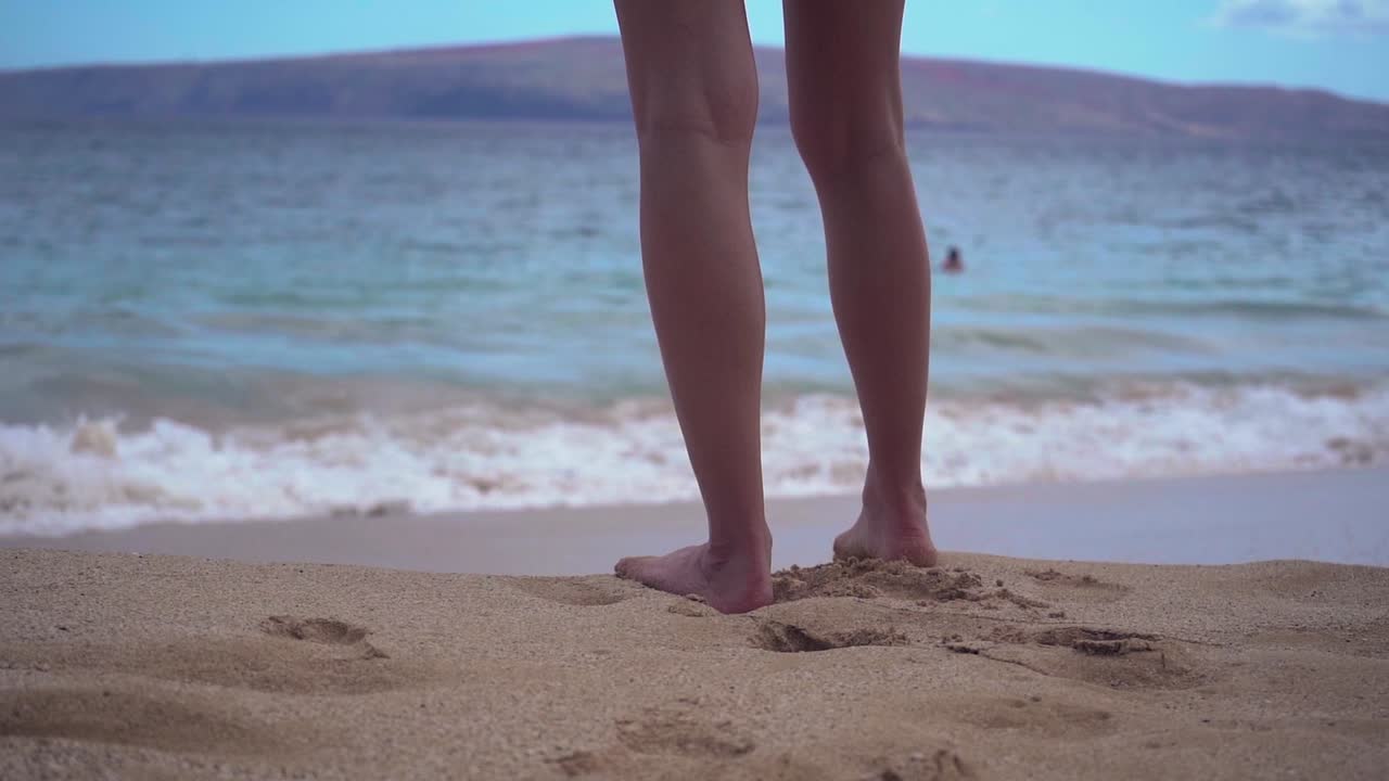 Maui has many beaches and natural areas all over the small Hawaiian island and sits in between the Big Island and Oahu. It features beautiful sunsets and swimmable retreats that scatter the island.