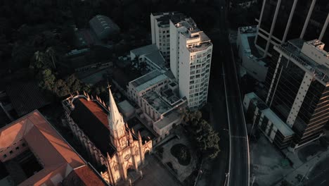 Aerial-View-Of-Quiet-Main-Road-In-Botafogo,-Rio-de-Janeiro-During-Coronavirus-Lockdown