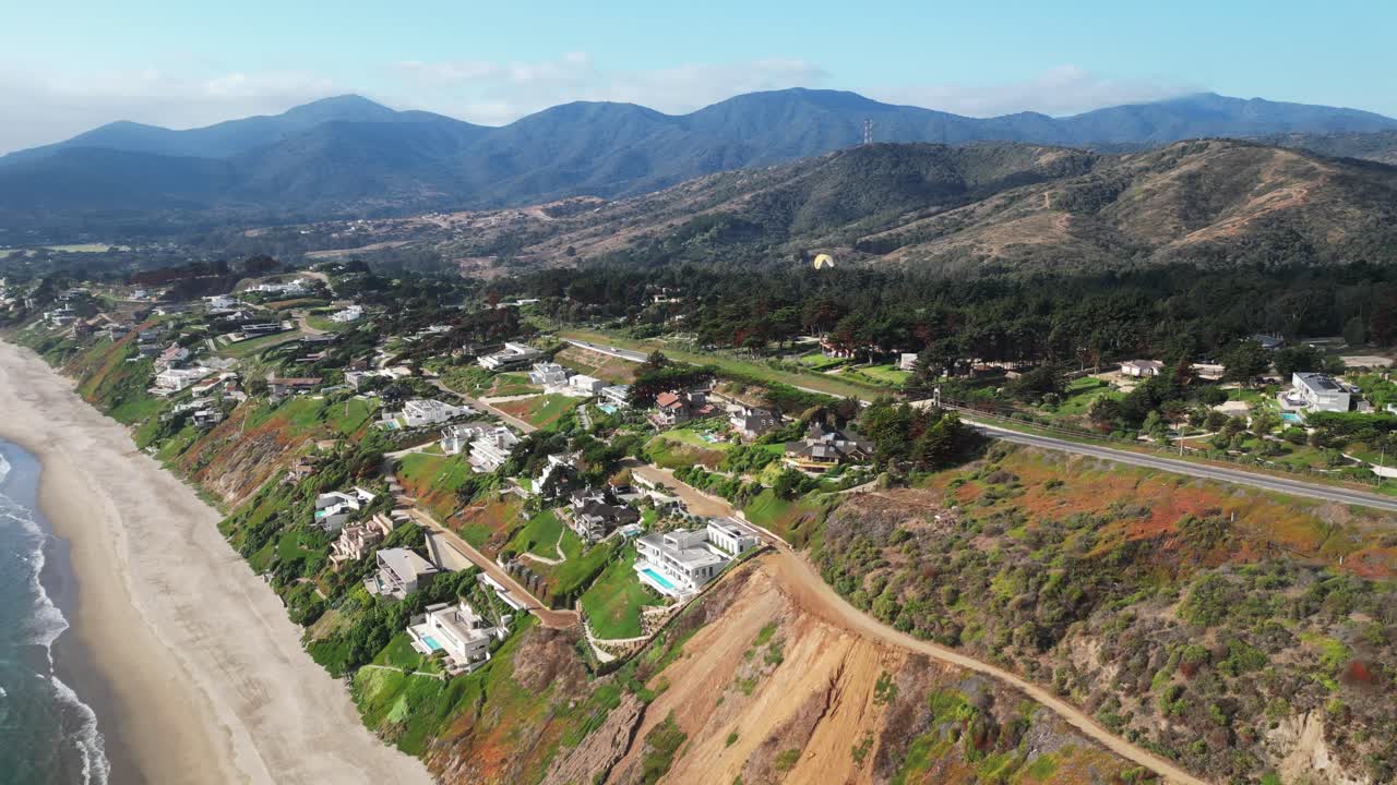 파라이소 지역, 칠레의 집 위에서 패러글라이딩 비행