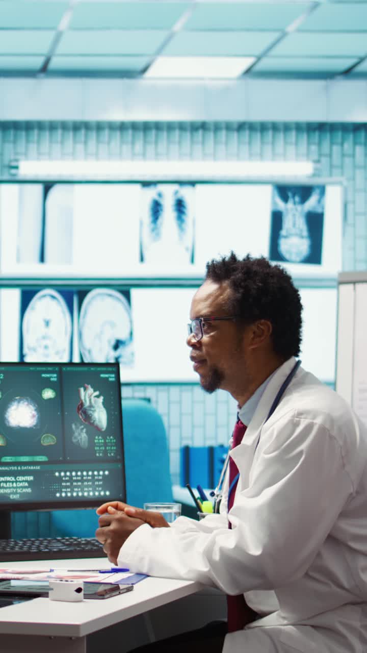 General practitioner giving the right diagnosis to woman patient