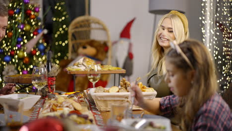 cena de navidad en familia