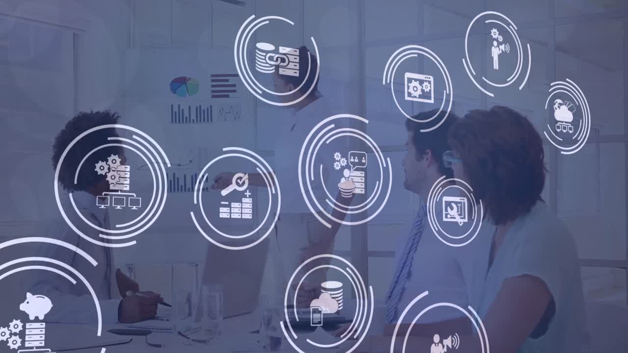 animación de múltiples iconos digitales contra una mujer biracial dando una presentación en la oficina