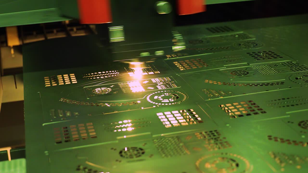 금속의 cnc 레이저 절단, 현대 산업 기술.