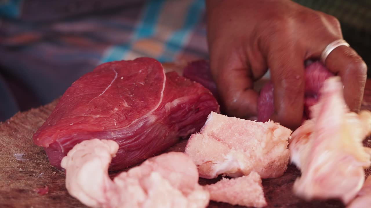 Preparazione di carne di manzo e maiale cruda