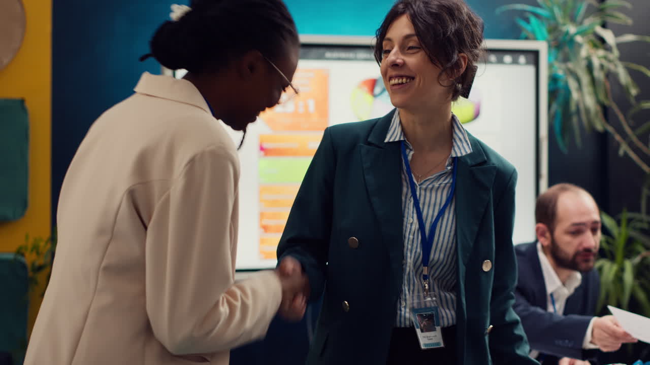 Project manager sharing insight about a new strategy with the new employee