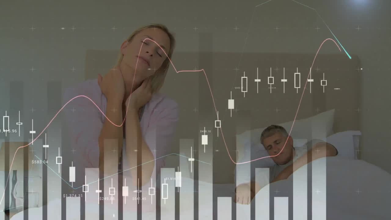 анимация графиков, движущихся над белой женщиной, расслабляющейся с мужем в постели дома.