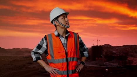 trabajador de la construcción al atardecer